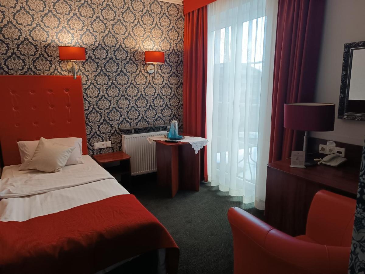 Amigo Hotel Sulejówek Exteriör bild