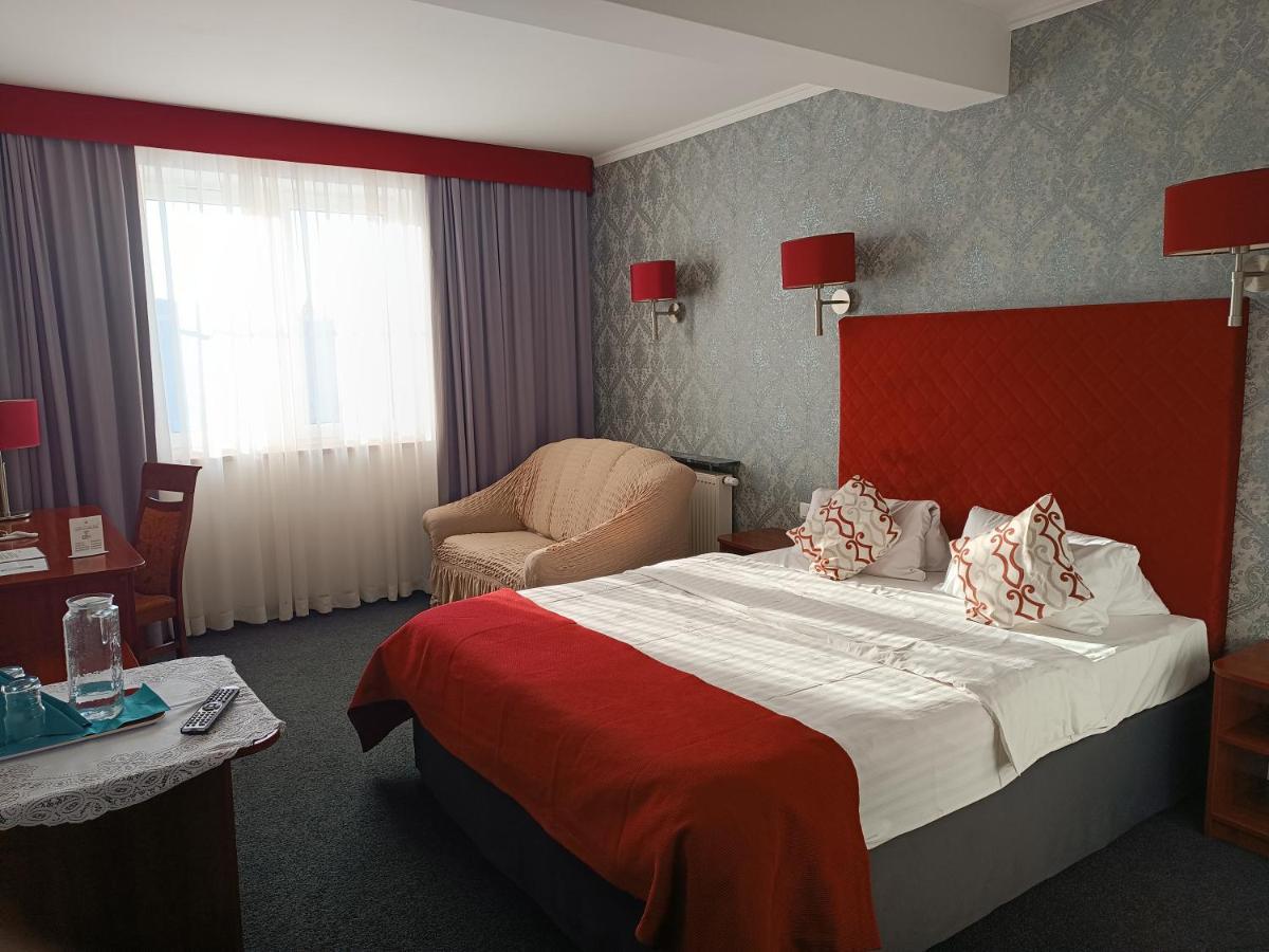 Amigo Hotel Sulejówek Exteriör bild