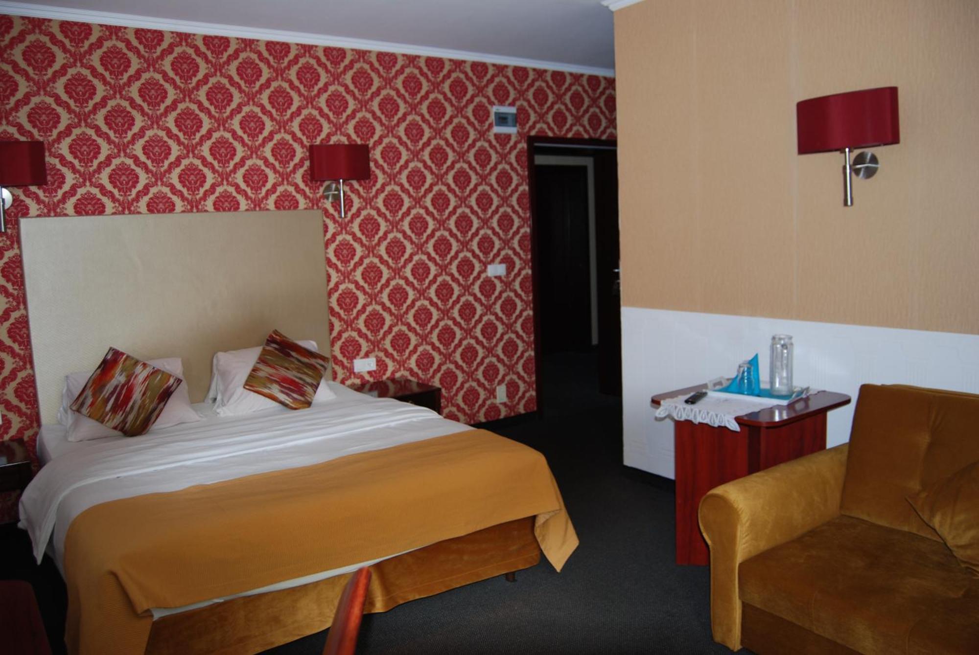 Amigo Hotel Sulejówek Exteriör bild