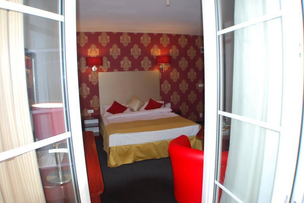 Amigo Hotel Sulejówek Exteriör bild