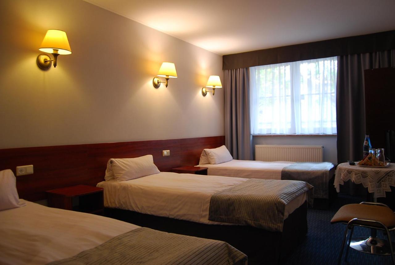 Amigo Hotel Sulejówek Exteriör bild