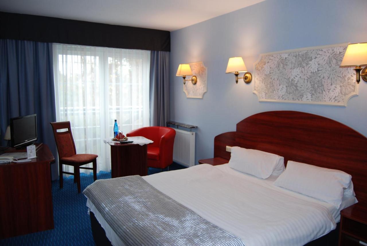 Amigo Hotel Sulejówek Exteriör bild